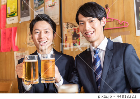 ビジネスマン、乾杯、居酒屋 ビジネスマン、乾杯、居酒屋 44813223