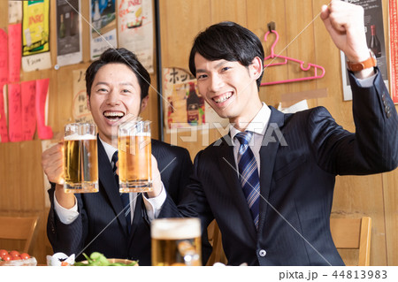 サラリーマン、ビジネスマン、乾杯、居酒屋 サラリーマン、ビジネスマン、乾杯、居酒屋 44813983