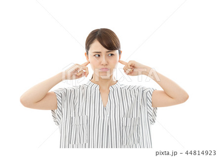 若い女性　噂　うるさい　ネガティブ 44814923