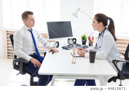 The young man came to see the doctor. 44815671