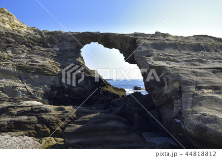 三浦半島城ケ島 【秋】 馬の背洞門 44818812