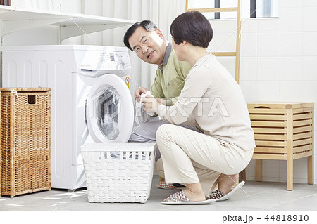 夫婦 韓国人 中年 44818910