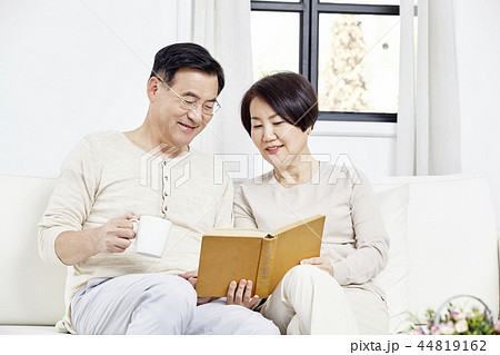 読書 夫婦 韓国人 44819162