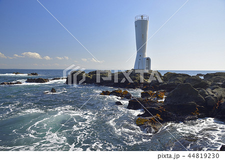 三浦半島城ヶ島【秋】安房崎灯台と磯場 三浦半島城ヶ島【秋】安房崎灯台と磯場 44819230