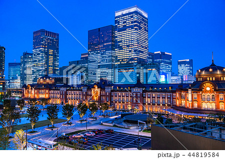 《東京都》東京駅の夜景・ブルーアワー 44819584
