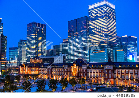 《東京都》東京駅の夜景・ブルーアワー 44819588