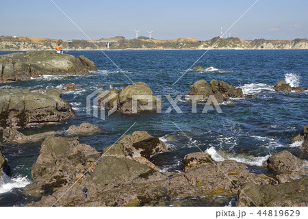 三浦半島 秋 城ヶ島安房崎の磯と釣り人の写真素材