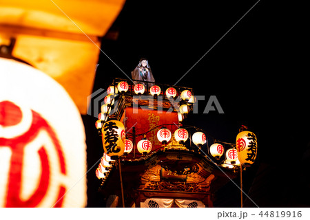 川越まつりの夜 提灯に照らされた山車　d 44819916