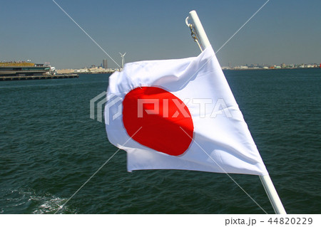 強風に煽られる日本国旗 洋上 強風に煽られる日本国旗 洋上 44820229