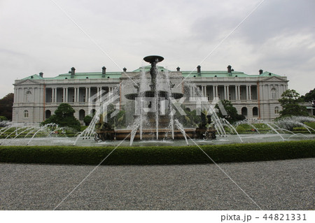 迎賓館と噴水　赤坂離宮　国宝　東京 44821331