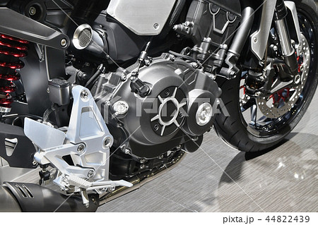 オートバイのエンジン 44822439