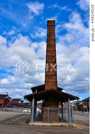 旧南部鋳造所のキューポラと煙突　高岡市 44824039