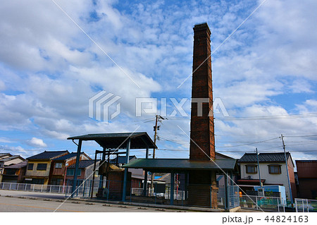 旧南部鋳造所のキューポラと煙突　高岡市 44824163