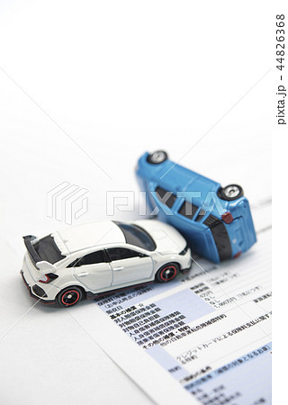【交通事故　保険　イメージ】 44826368
