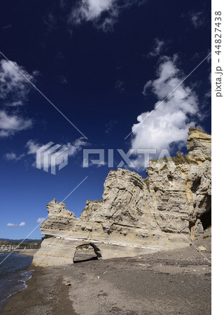 北海道乙部町の奇岩くぐり岩の風景を撮影 北海道乙部町の奇岩くぐり岩の風景を撮影 44827438