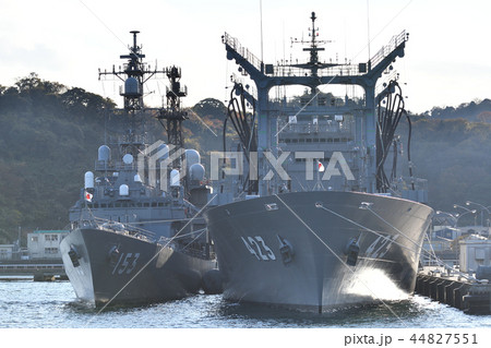 護衛艦ゆうぎり、補給艦ときわ 44827551