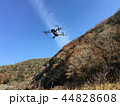 飛んでいるドローン 44828608