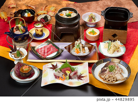 会席　和食　海の幸　料理　刺身　新鮮　鮮魚　鮪　肉 44829895