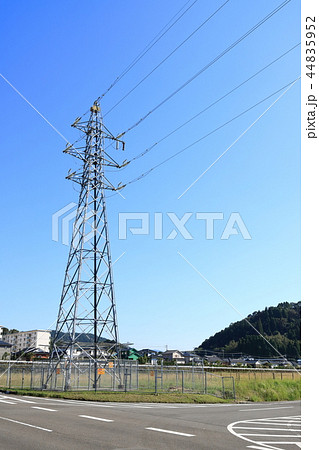 送電線と薩摩川内市入来町の町並み 送電線と薩摩川内市入来町の町並み 44835952