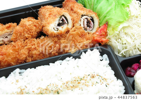 チキン梅しそ巻きかつ弁当　アップ 44837563