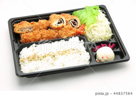 チキン梅しそ巻きかつ弁当 44837564