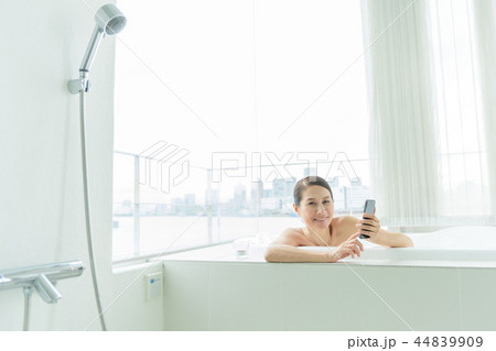 ミドルシニア ビューティー ライフスタイルイメージ 44839909