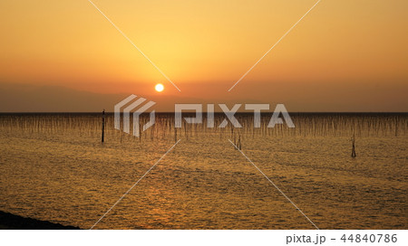 有明海の夕陽と干潟の風景　九州の有明海 44840786