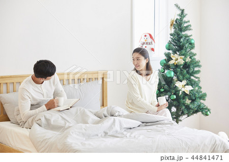 マグカップ 夫婦 ベッド 44841471
