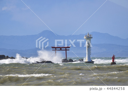 葉山町真名瀬 【神奈川県三浦半島】 台風一過の裕次郎灯台 葉山町真名瀬 【神奈川県三浦半島】 台風一過の裕次郎灯台 44844258