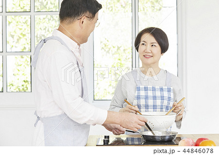 夫婦 韓国人 中年 44846078