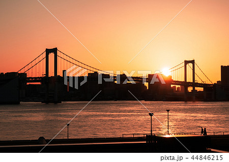 都市風景 レインボーブリッジに沈む夕日 都市風景 レインボーブリッジに沈む夕日 44846215