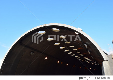 海岸道路のシェルター 44848616