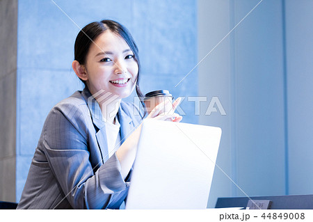 女性 女性 44849008