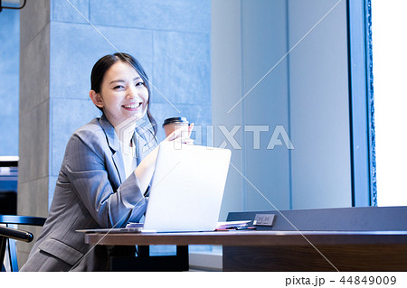 女性 44849009