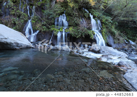 秋の吐竜の滝 44852663