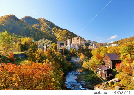 北海道　秋の定山渓温泉街 44852771