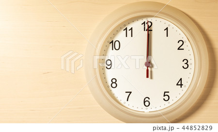 Clock ticking showing twelve hours 44852829
