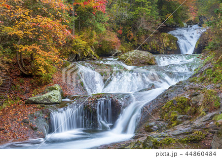長野県　おしどり隠しの滝 44860484