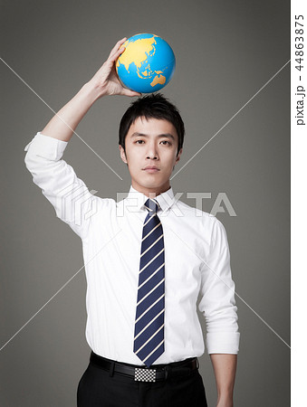 地球儀 ビジネスマン 若い男 44863875