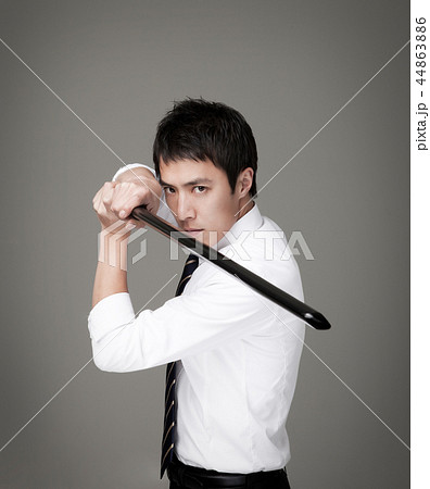 木刀 ビジネスマン 真剣 44863886