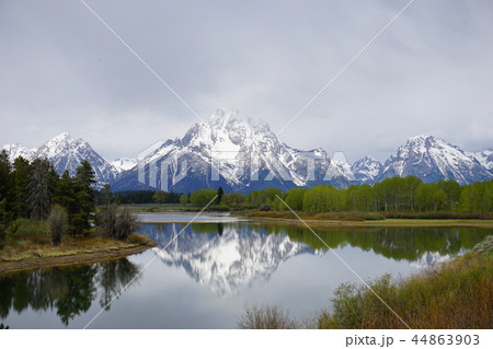Mirrored Mt Moran 川に映るモラン山 Mirrored Mt Moran 川に映るモラン山 44863903