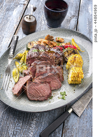 wagyu chateaubriand with vegetable  44864969