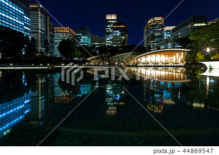 和田倉噴水公園と丸の内ビル街 夜景 和田倉噴水公園と丸の内ビル街 夜景 44869547