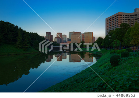 暮れなずむ桜田門と丸の内ビル街 暮れなずむ桜田門と丸の内ビル街 44869552