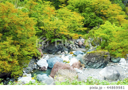 紅葉のヒスイ峡 44869981