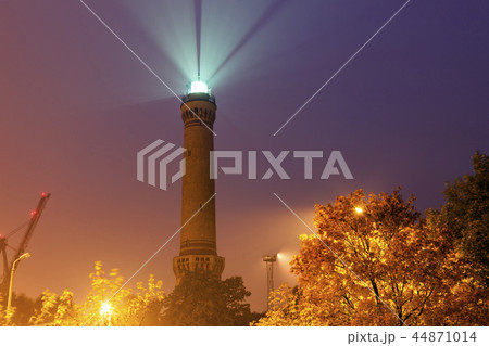 Swinoujscie lighthouse at evening 44871014