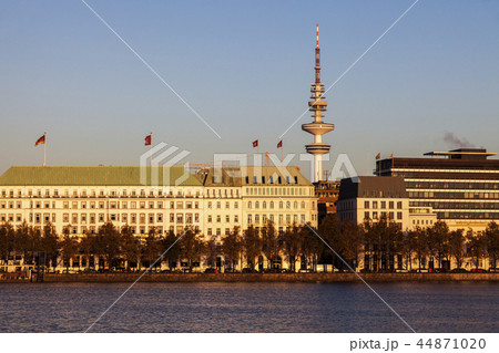 Architecutre by Binnenalster in Hamburg 44871020