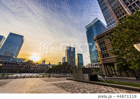 早朝の東京駅 早朝の東京駅 44871119