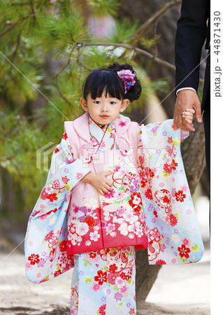 七五三 三歳 女の子の写真素材