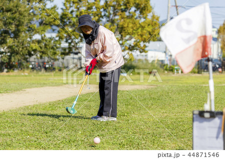 グラウンドゴルフを楽しむ人 グラウンドゴルフを楽しむ人 44871546